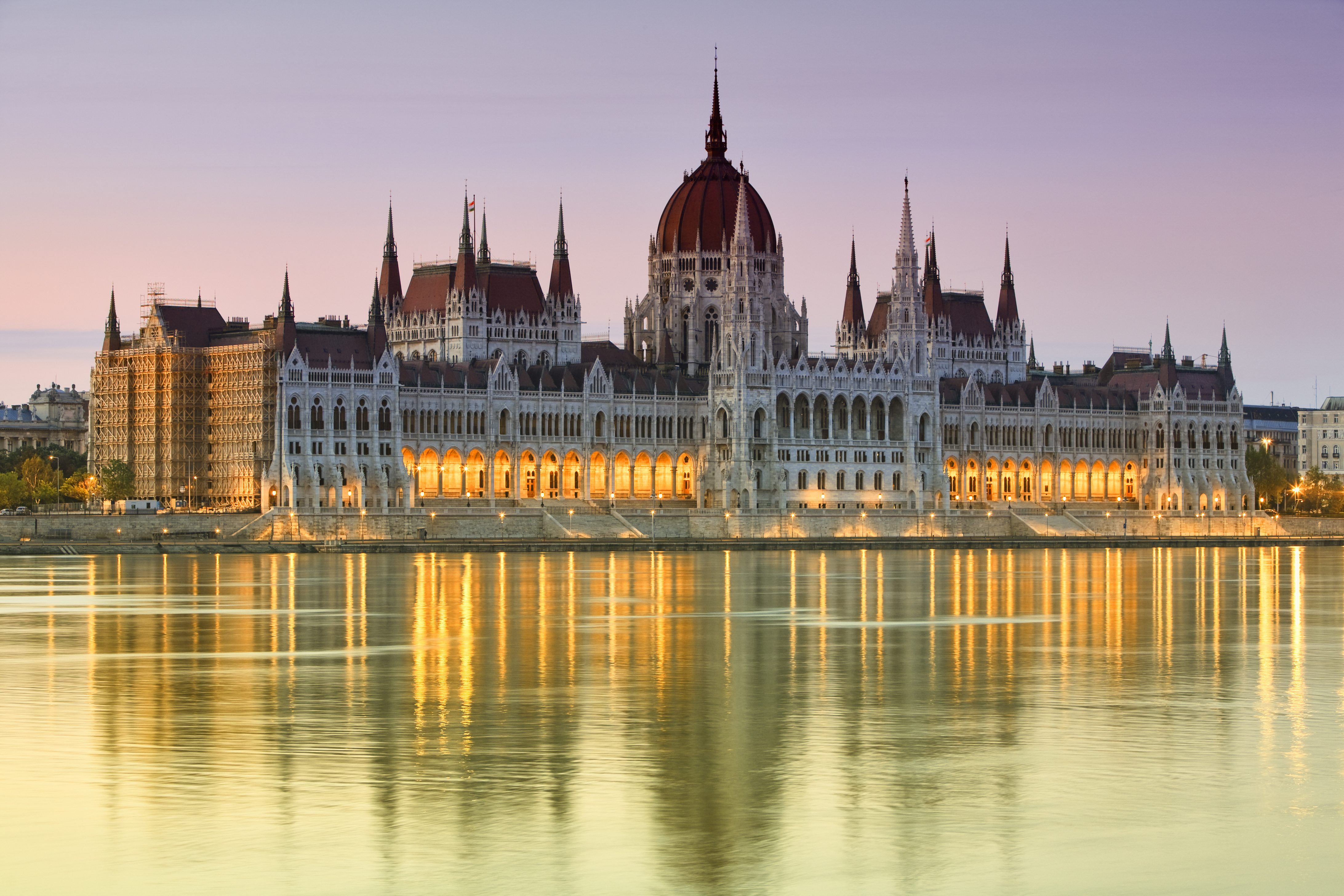 HE HUNGARIAN  PARLIAMENT  BUILDING  IS THE SEAT OF THE 